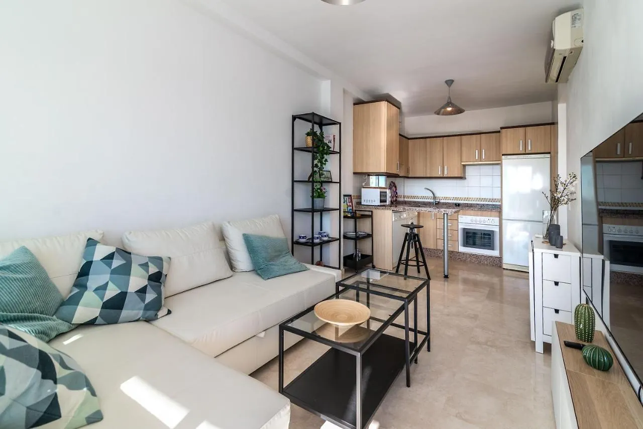 Apartment Seaviews 500M From The Beach Benalmádena